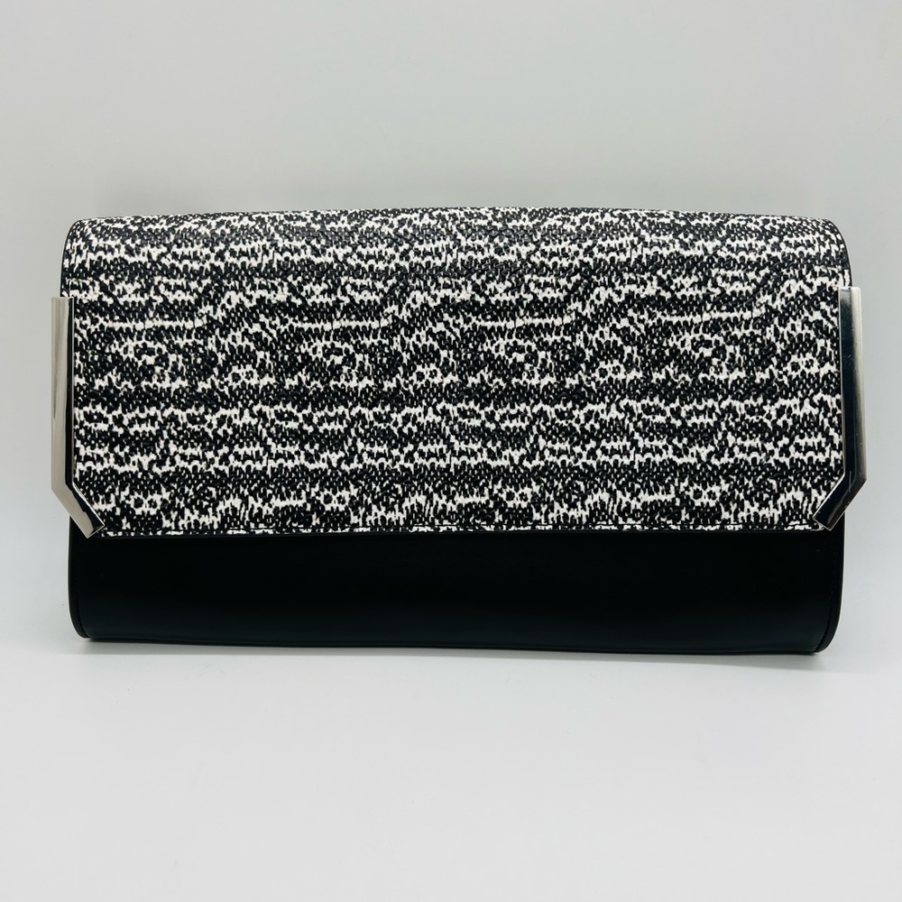 VINCE CAMUTO WOMENS BLACK & WHITE LEATHER LULA SNAKE CLUTCH
